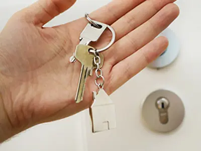 hand holding house keys