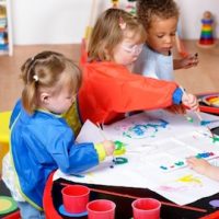 children painting